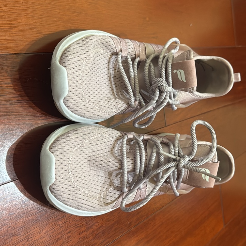 Fabletics  Women’s Mesh Performance Sneaker US 9 - Picture 5 of 5